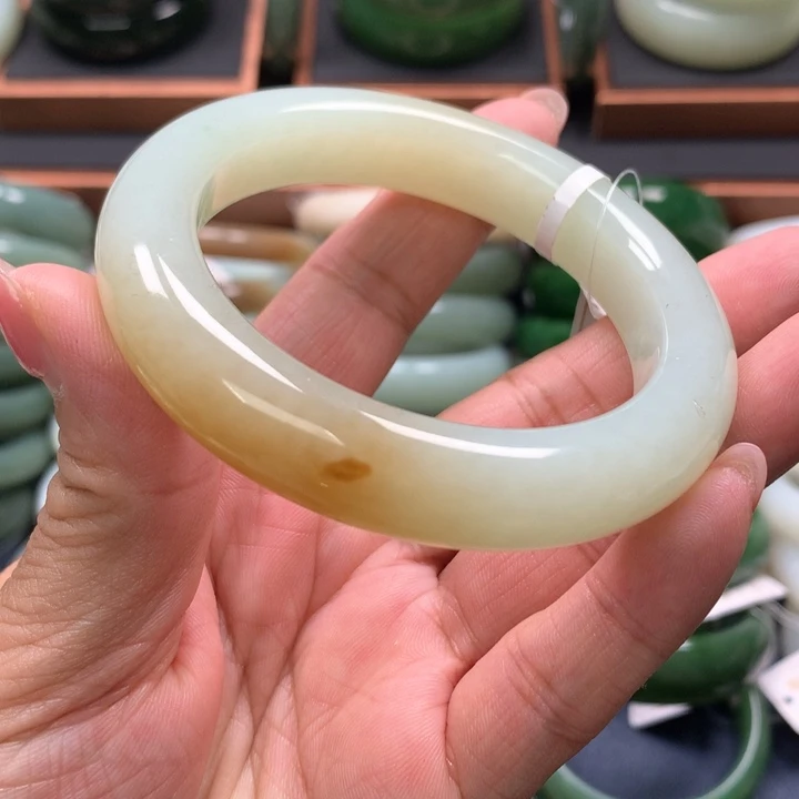 【闪购商品】未镶嵌手镯和田玉43