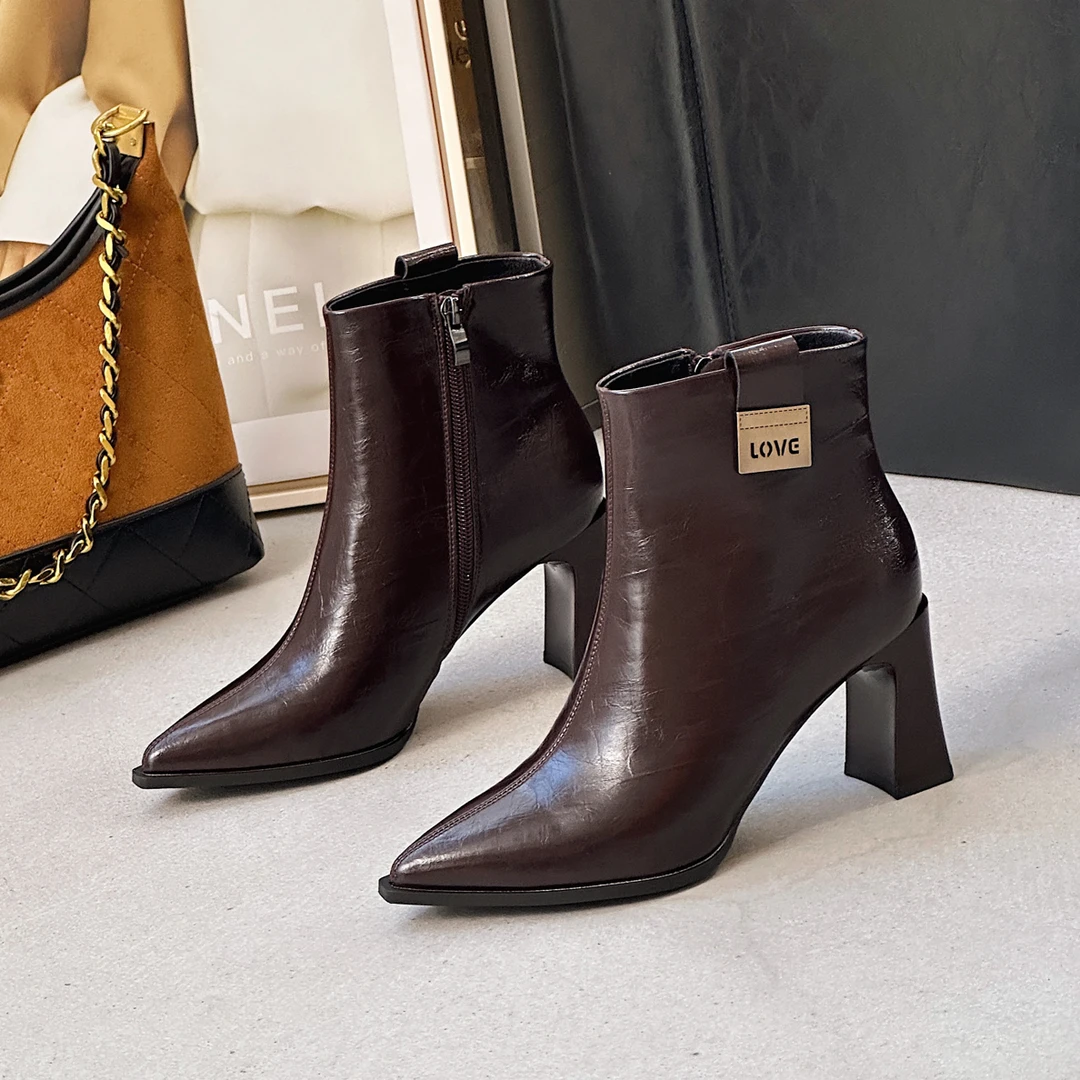 百搭漆皮瘦瘦靴冬季尖头粗跟短靴高跟秋冬女靴时尚高级气质靴子