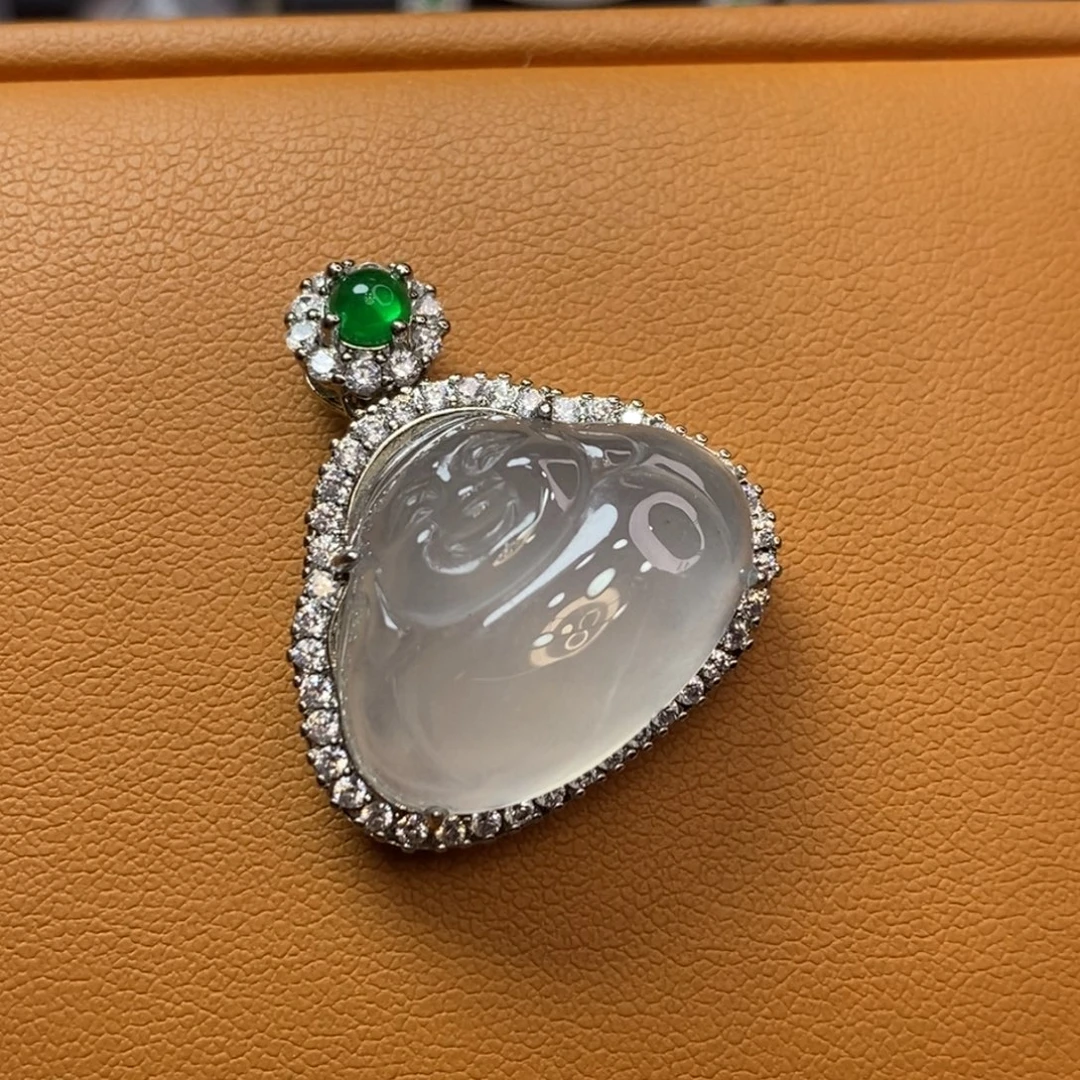 石英质玉合金吊坠