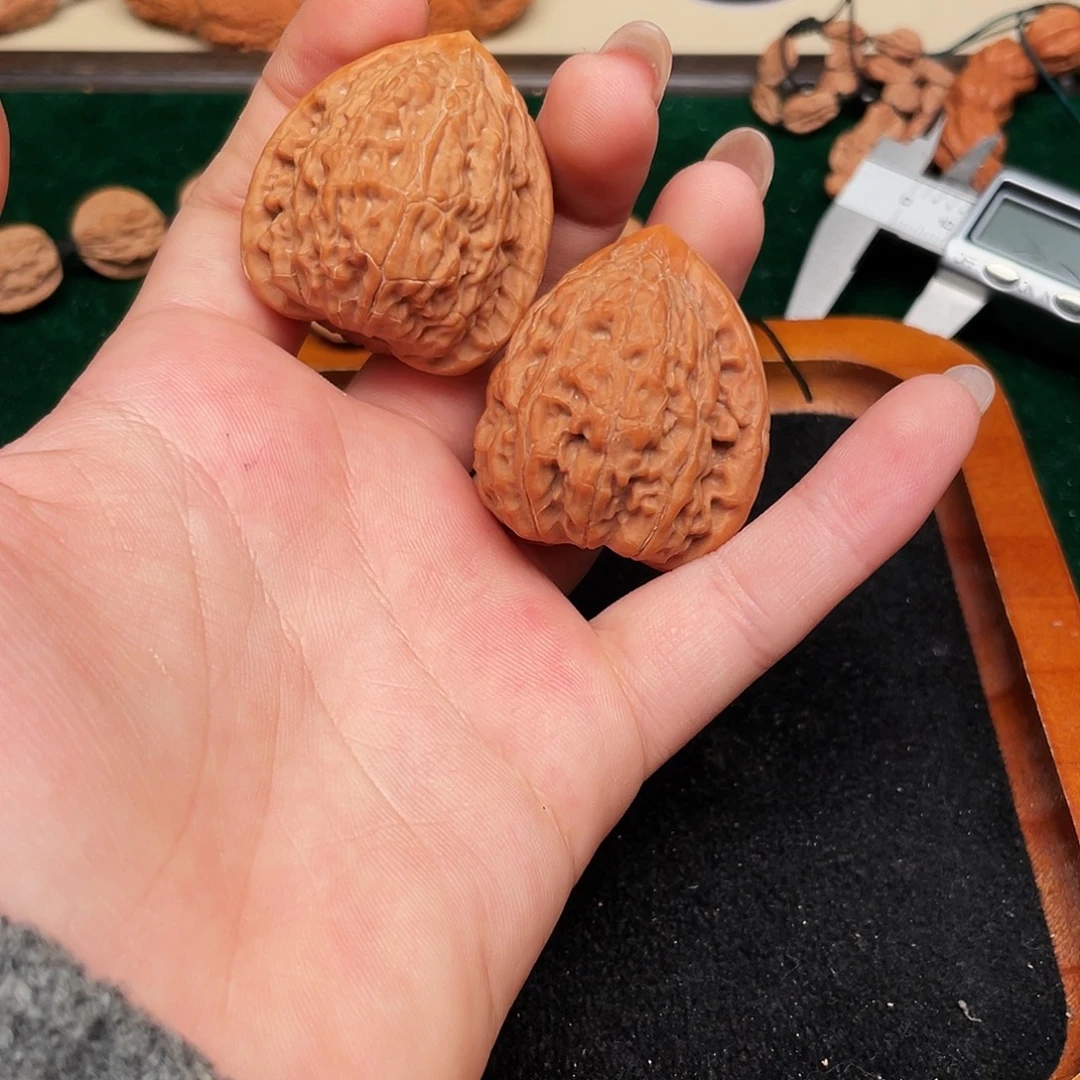 J***i文玩核桃吊坠蛇王