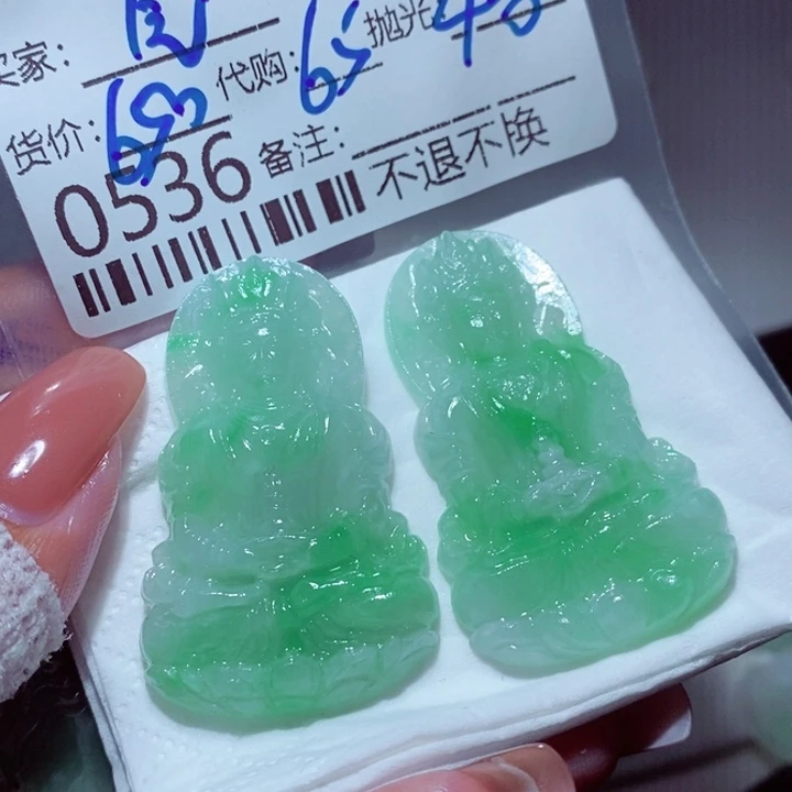 翡翠未镶嵌颈饰?****嘟