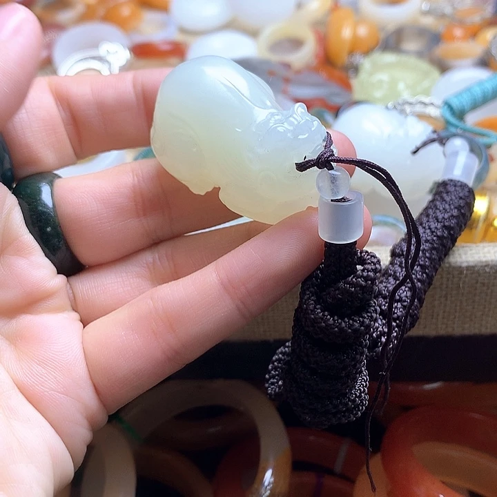 未镶嵌石英质玉（黄龙玉）手镯羊*