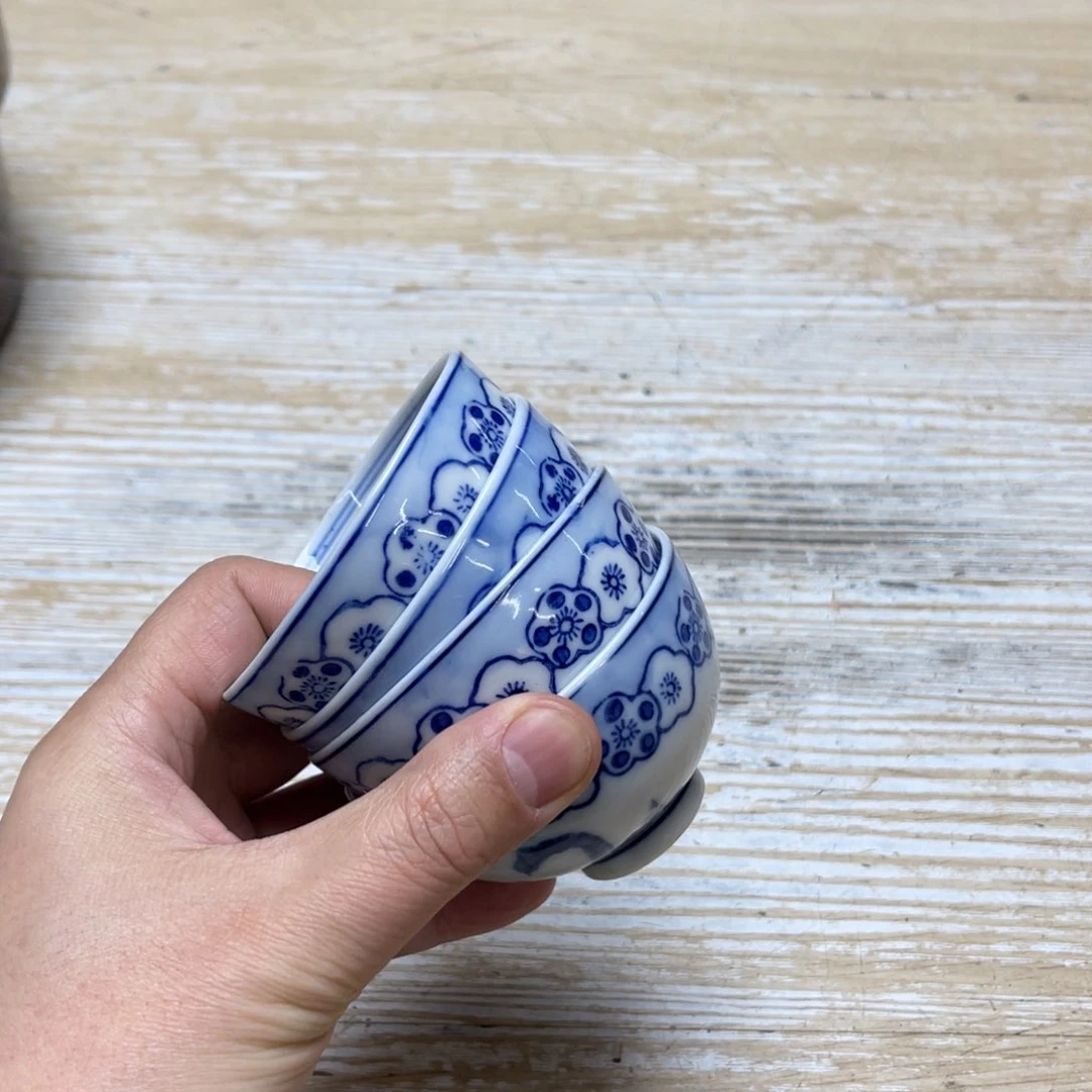 瓷片恩*密密麻麻地排列在一起