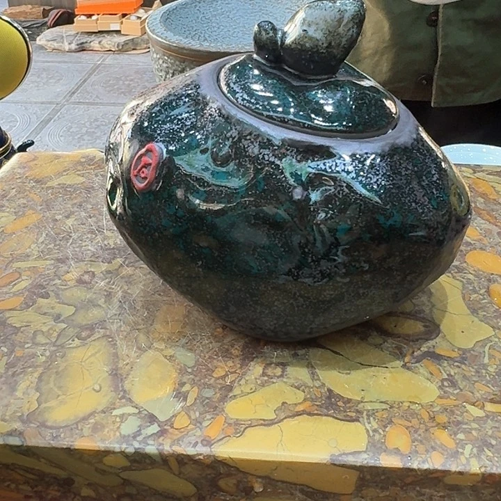 茶罐一个。。。品茗陶。。。