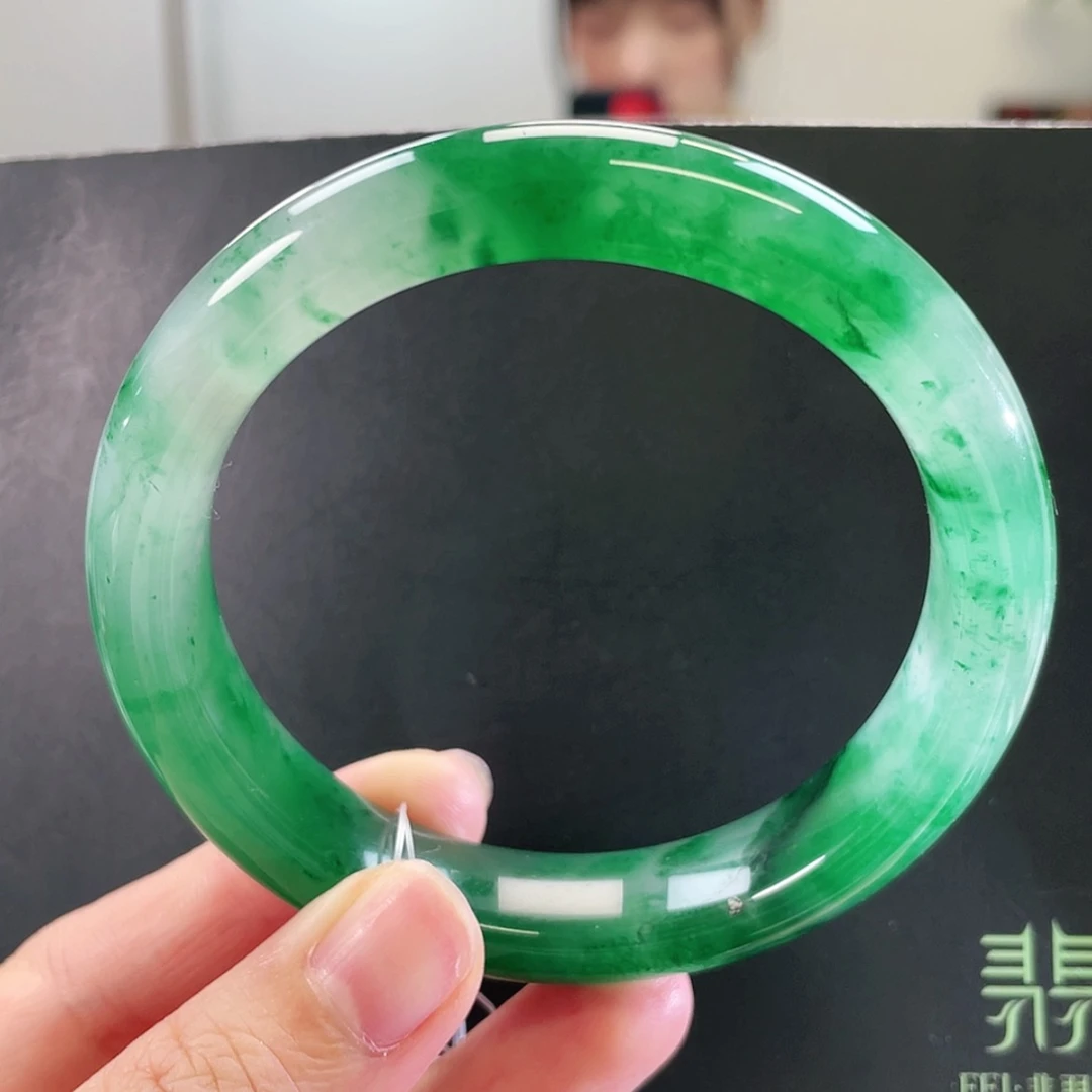 【闪购商品】未镶嵌手镯石英质玉