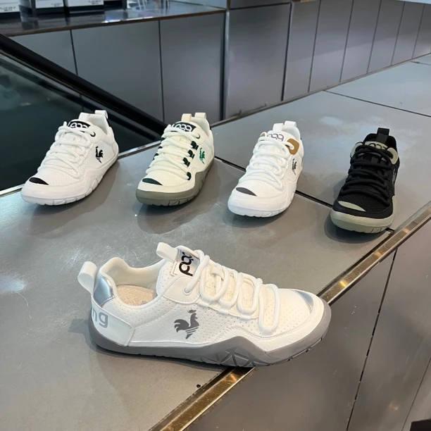 男士夏季透气圆头休闲运动纯色轻质休闲鞋平跟软底舒适运动鞋潮鞋