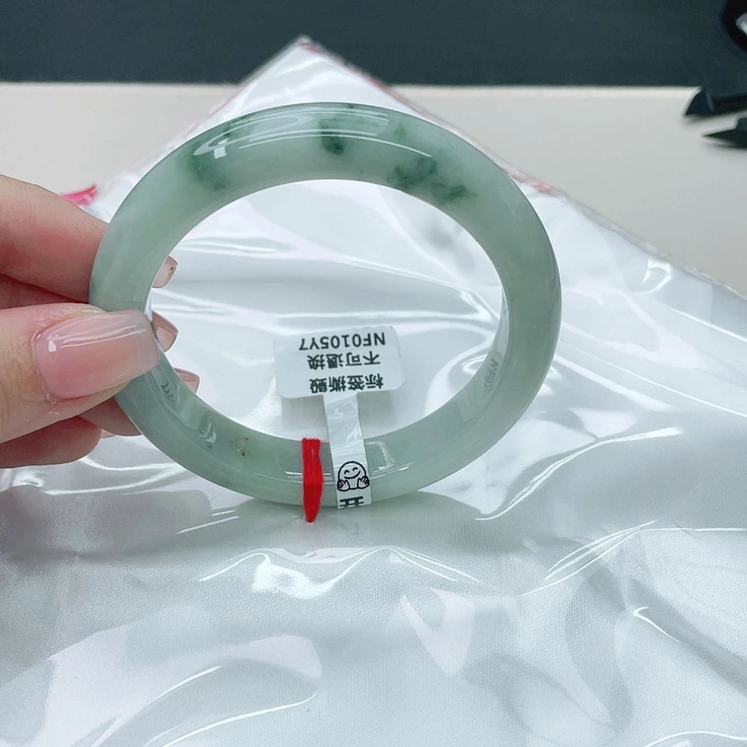 翡翠手镯未镶嵌正58