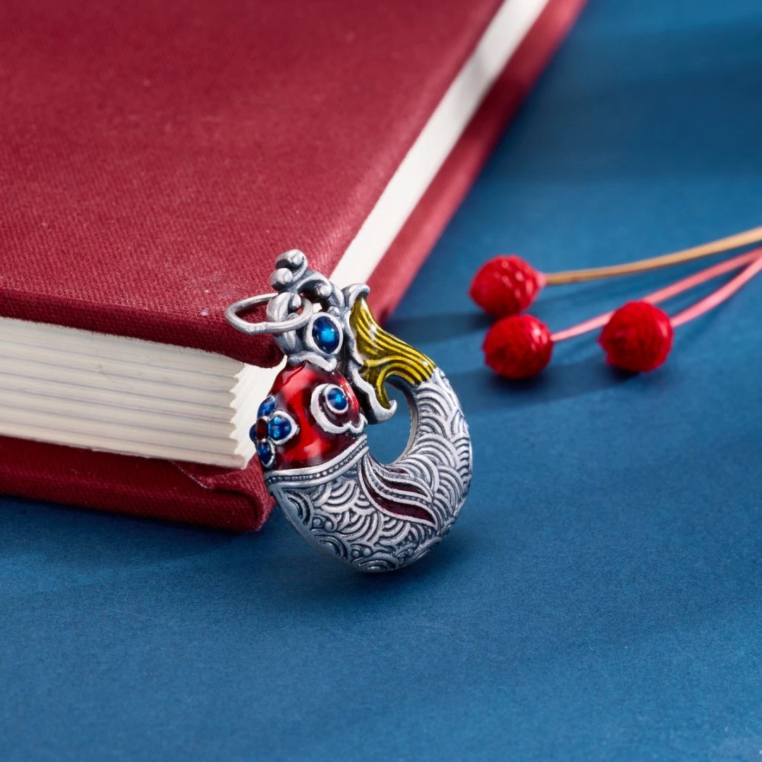 吊坠925银 珐琅彩锦鲤吐珠环形吊坠复古01100138