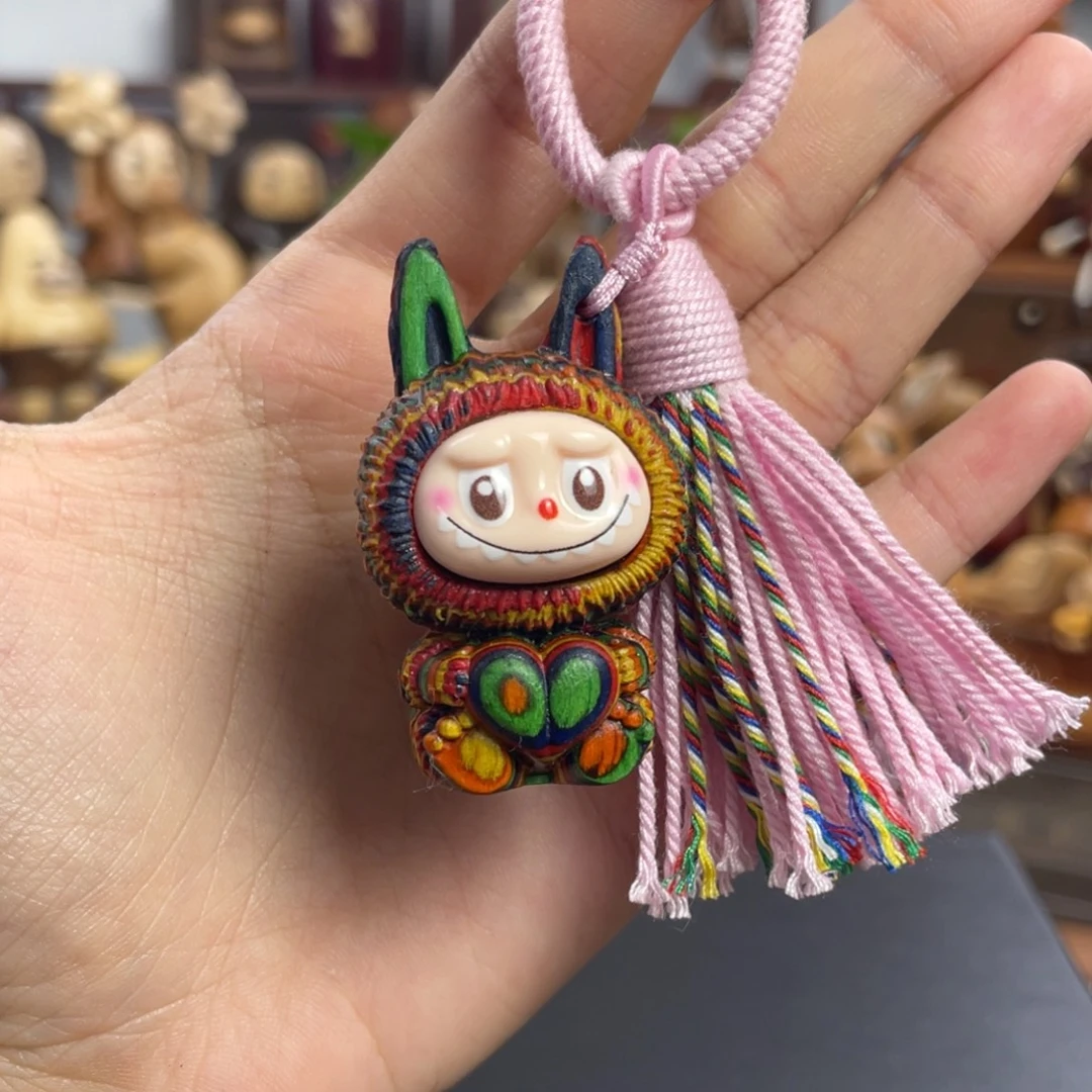 木手拿爱心的布布挂件