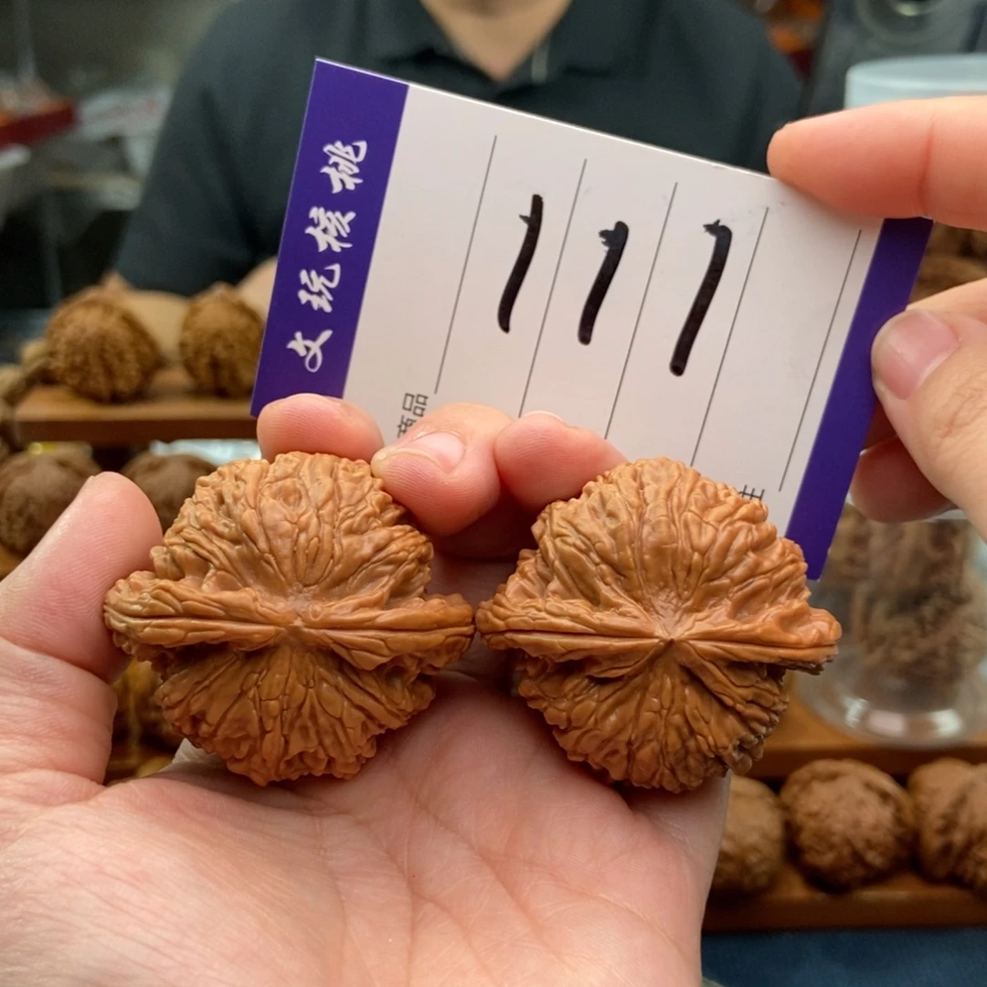 文玩核桃把件45白狮子