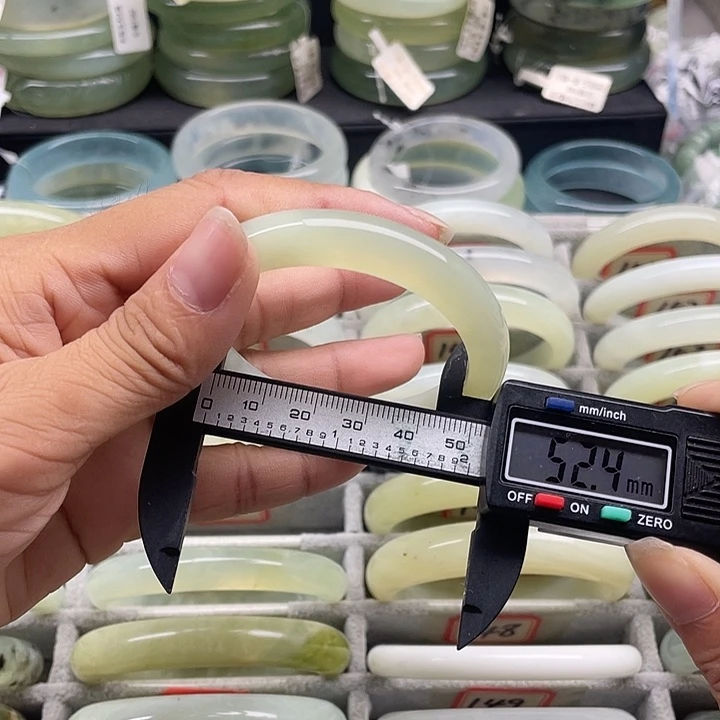 蛇纹石玉未镶嵌手镯136