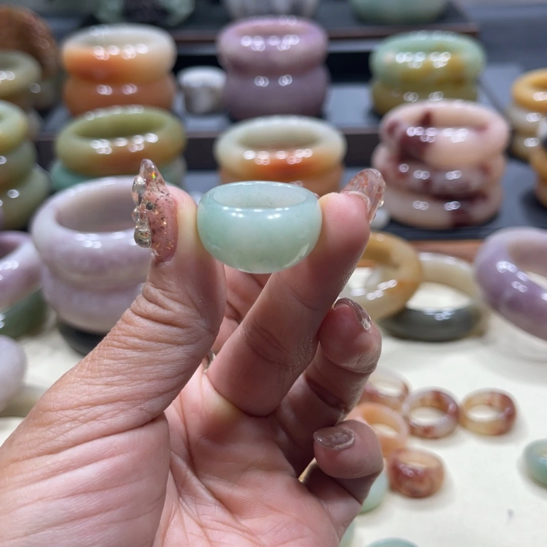 未镶嵌手镯石英岩玉