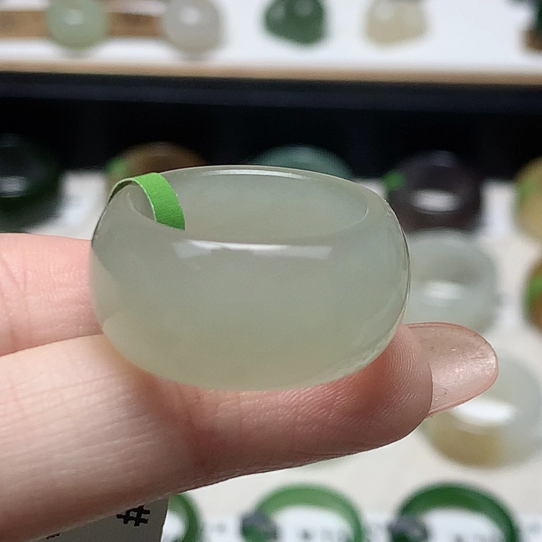 未镶嵌戒指和田玉