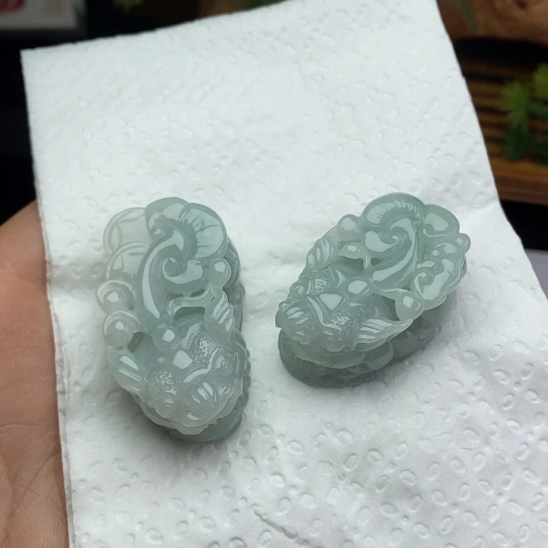 定制翡翠未镶嵌纯天然缅甸翡翠冰晴底飘花口含珠貔貅一对