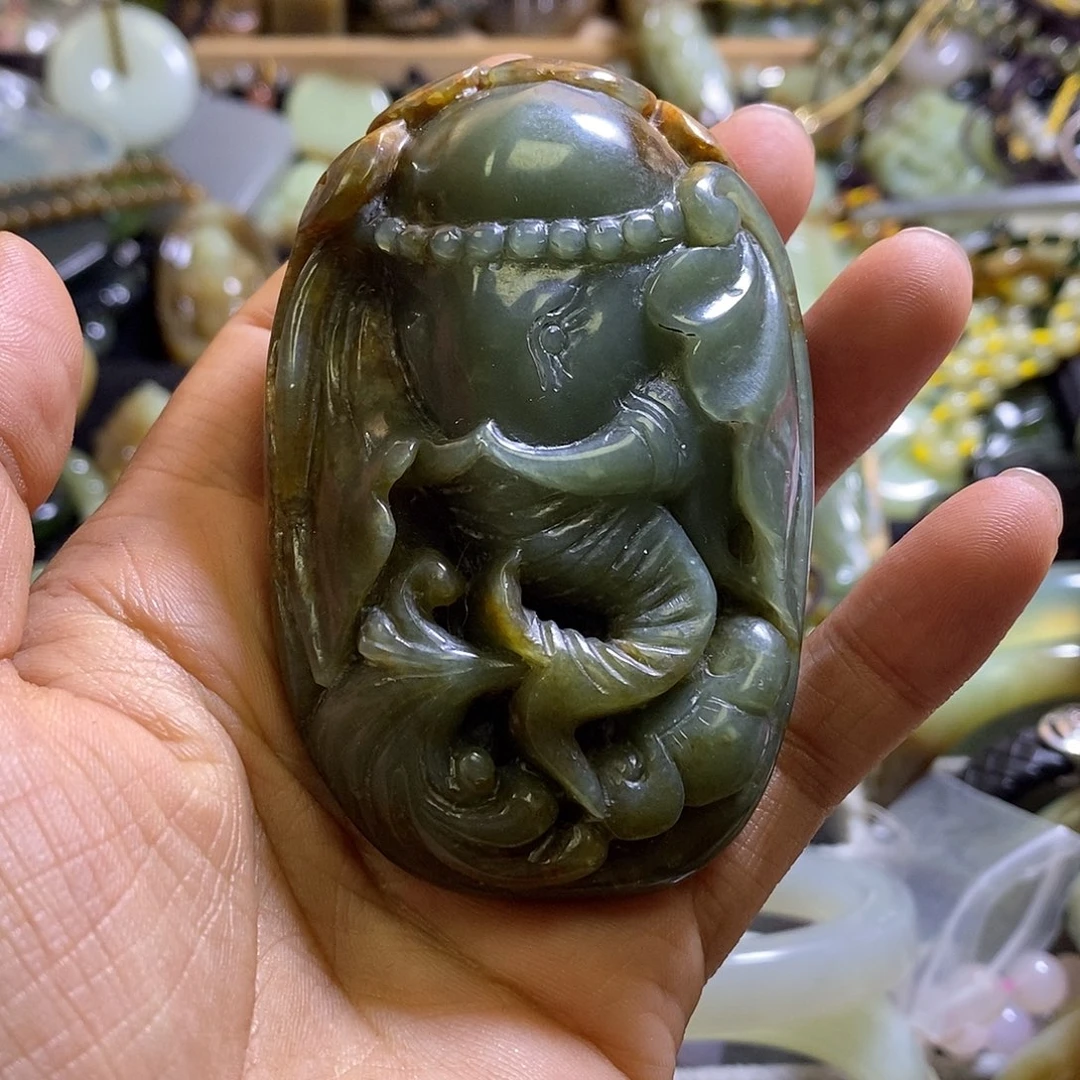 未镶嵌和田玉把件一个