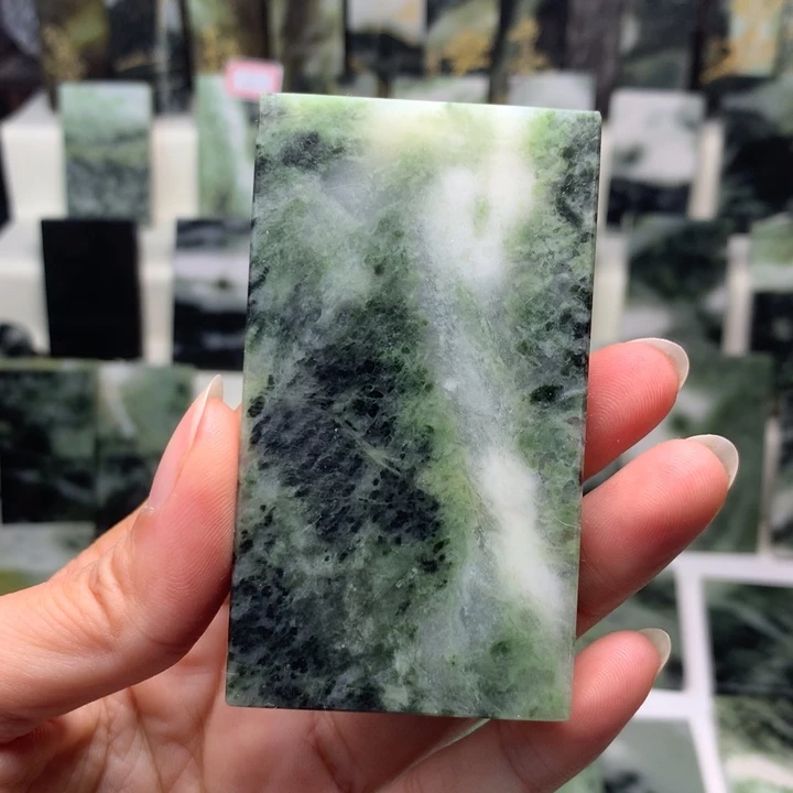 独山玉颈饰未镶嵌