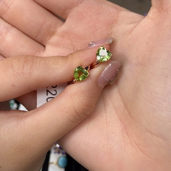 橄榄石耳饰银S925镶嵌