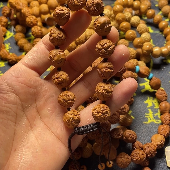 龙纹桃核雕刻十二生肖恶僧