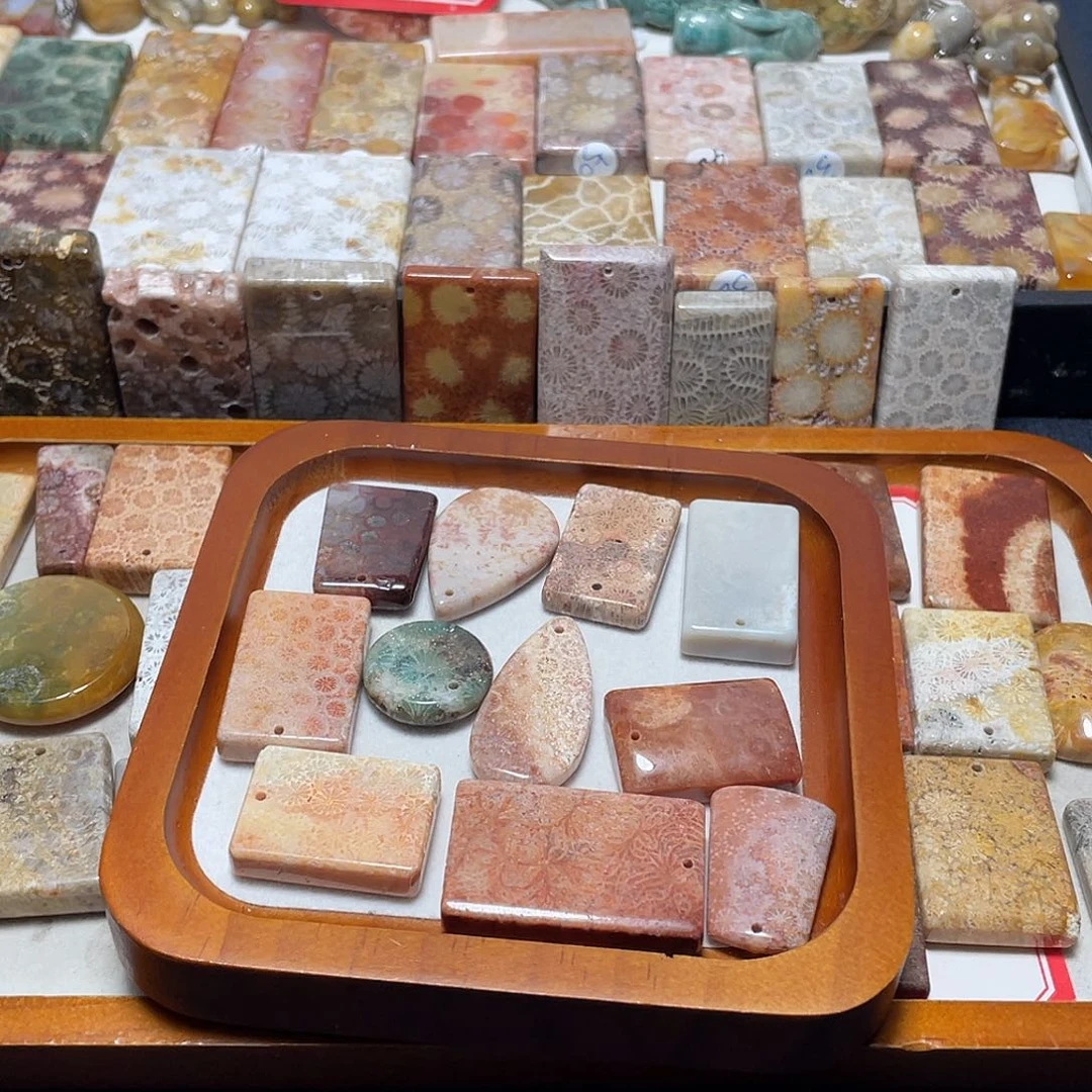O***g硅化珊瑚（珊瑚玉）合金颈饰