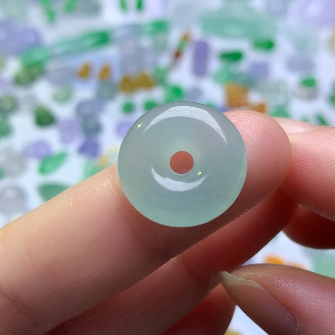 翡翠未镶嵌颈饰甜甜圈