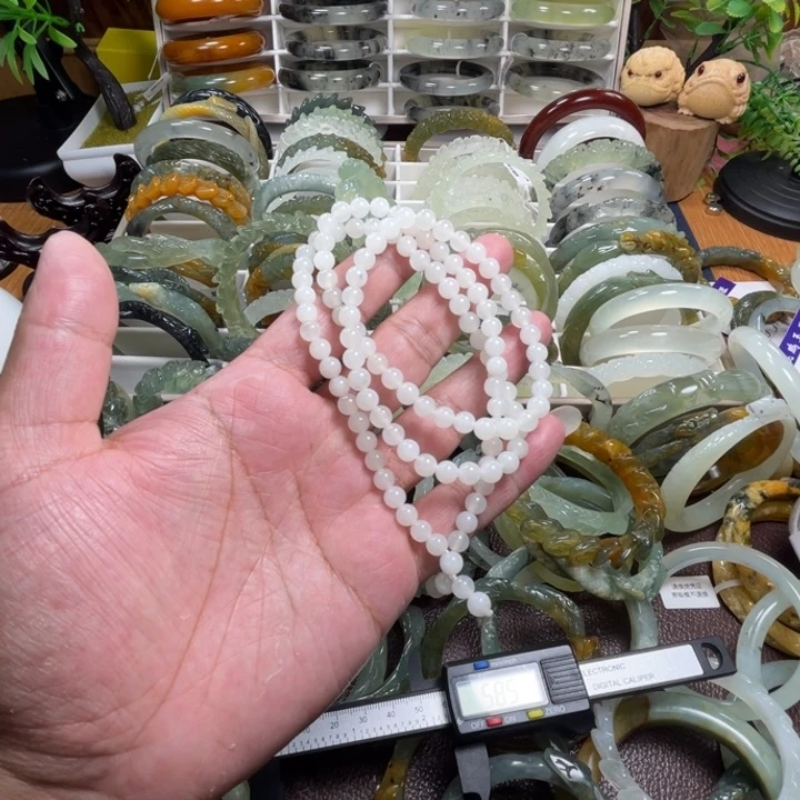 未镶嵌蛇纹石玉手链