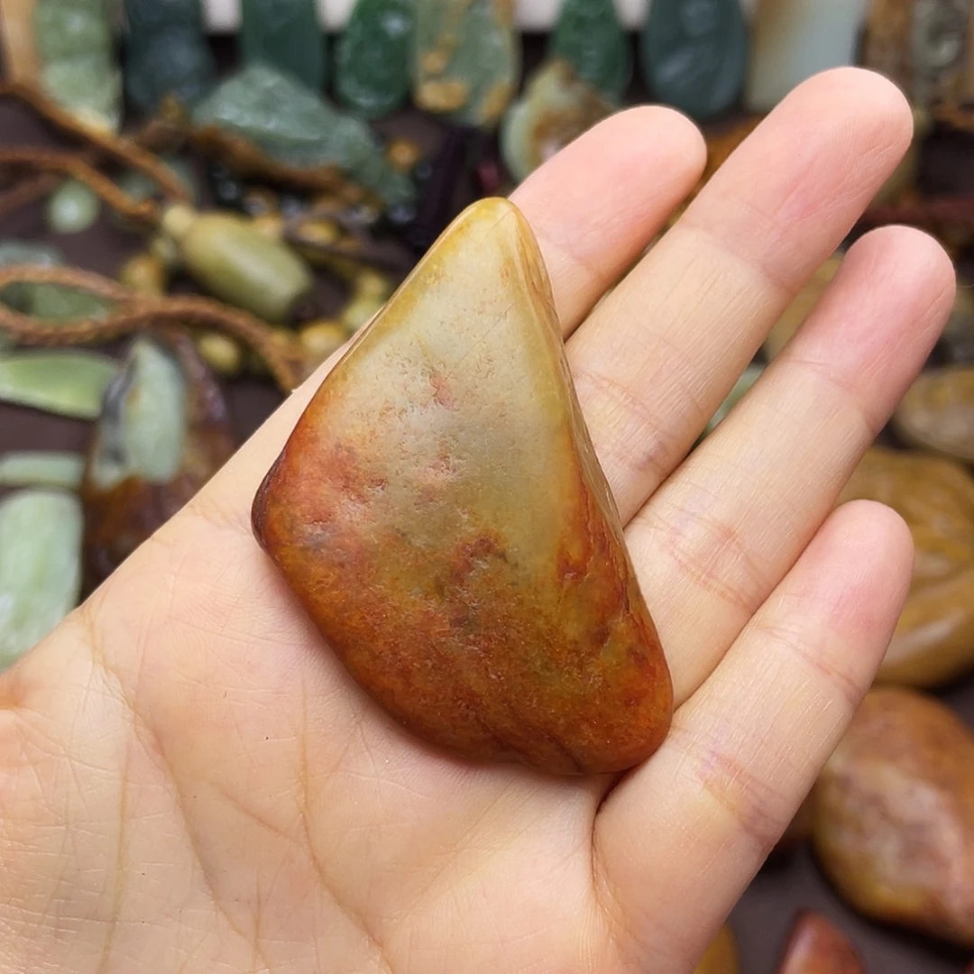 颈饰未镶嵌岫岩河磨玉（透闪石质玉）