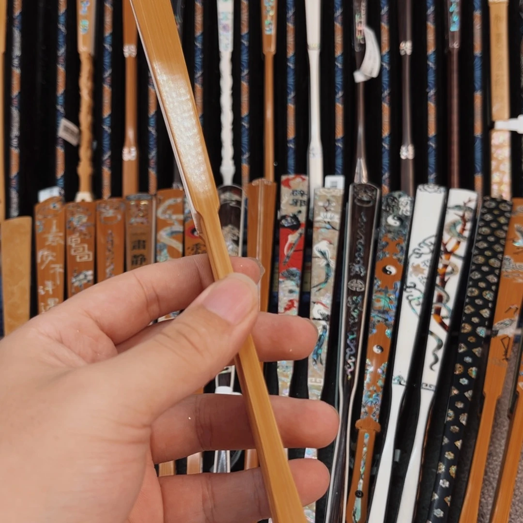 扇子纯手工制作工艺精湛