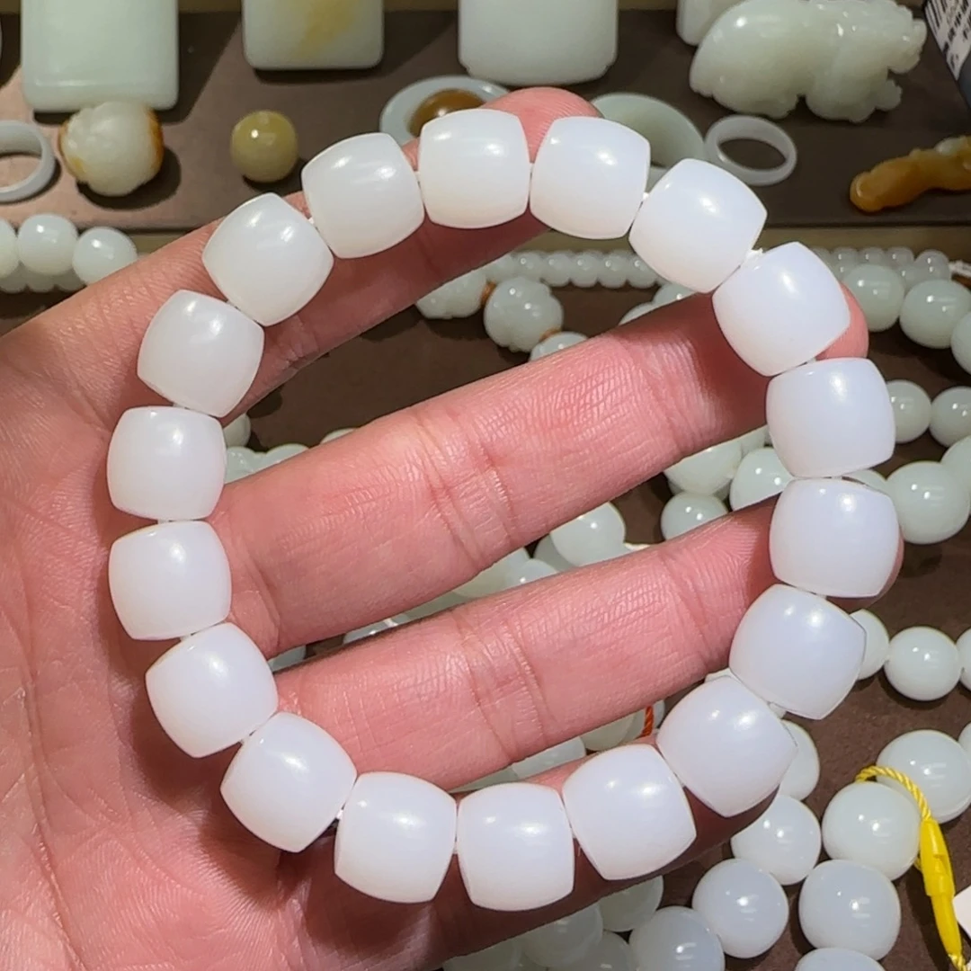 和田玉颈饰未镶嵌！