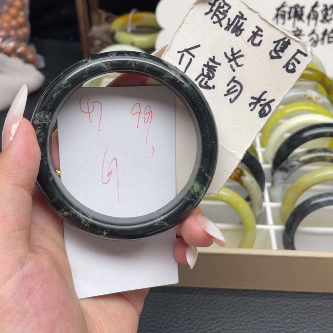 蛇纹石玉未镶嵌手镯
