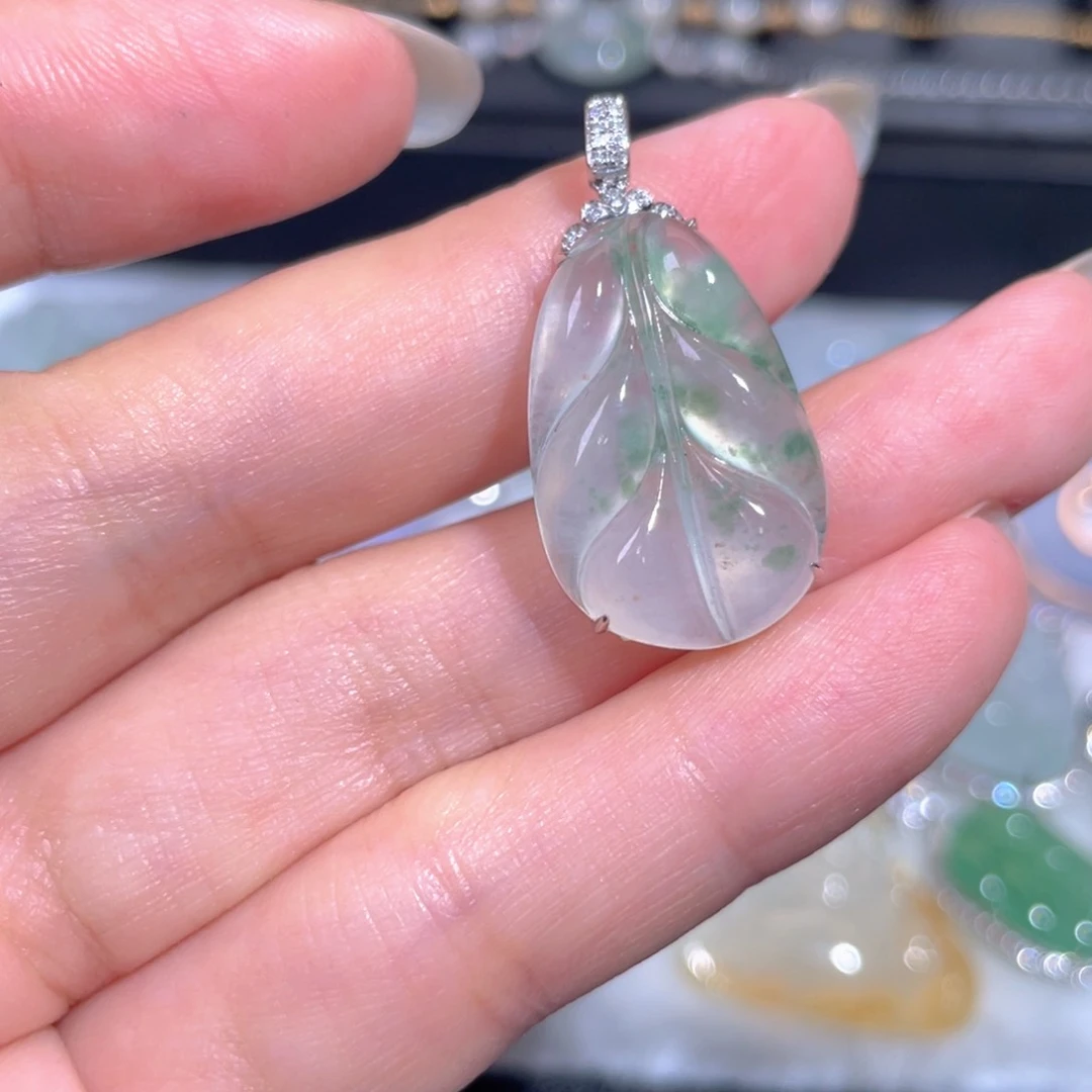 颈饰18K金镶嵌翡翠翡翠