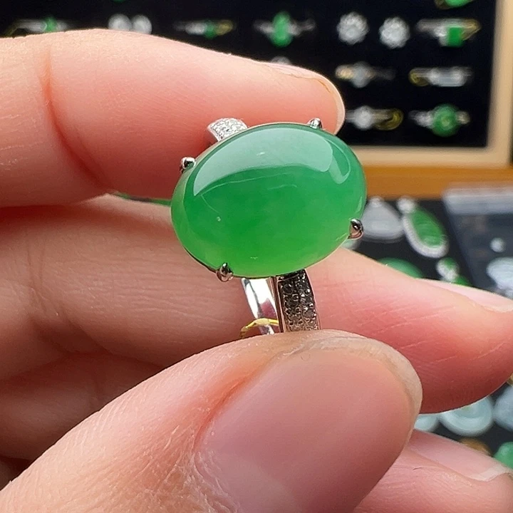 翡翠18K金镶嵌颈饰戒指