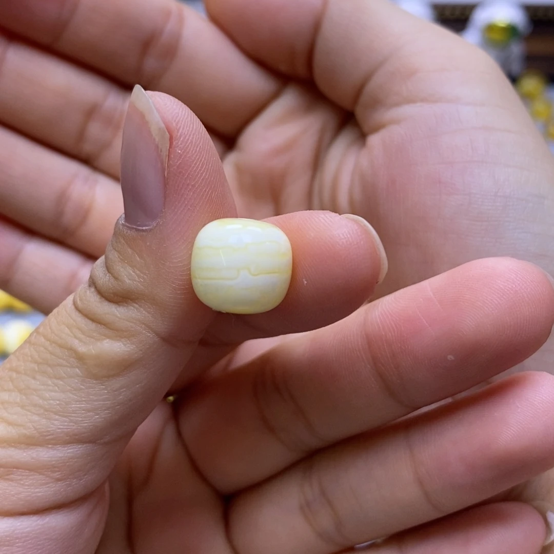 琥珀未镶嵌珠宝奇石12.2