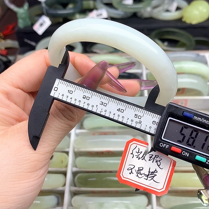 蛇纹石玉手镯未镶嵌507