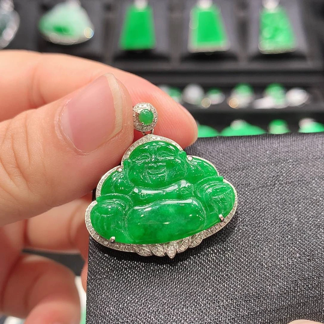 翡翠18K金镶嵌颈饰佛公