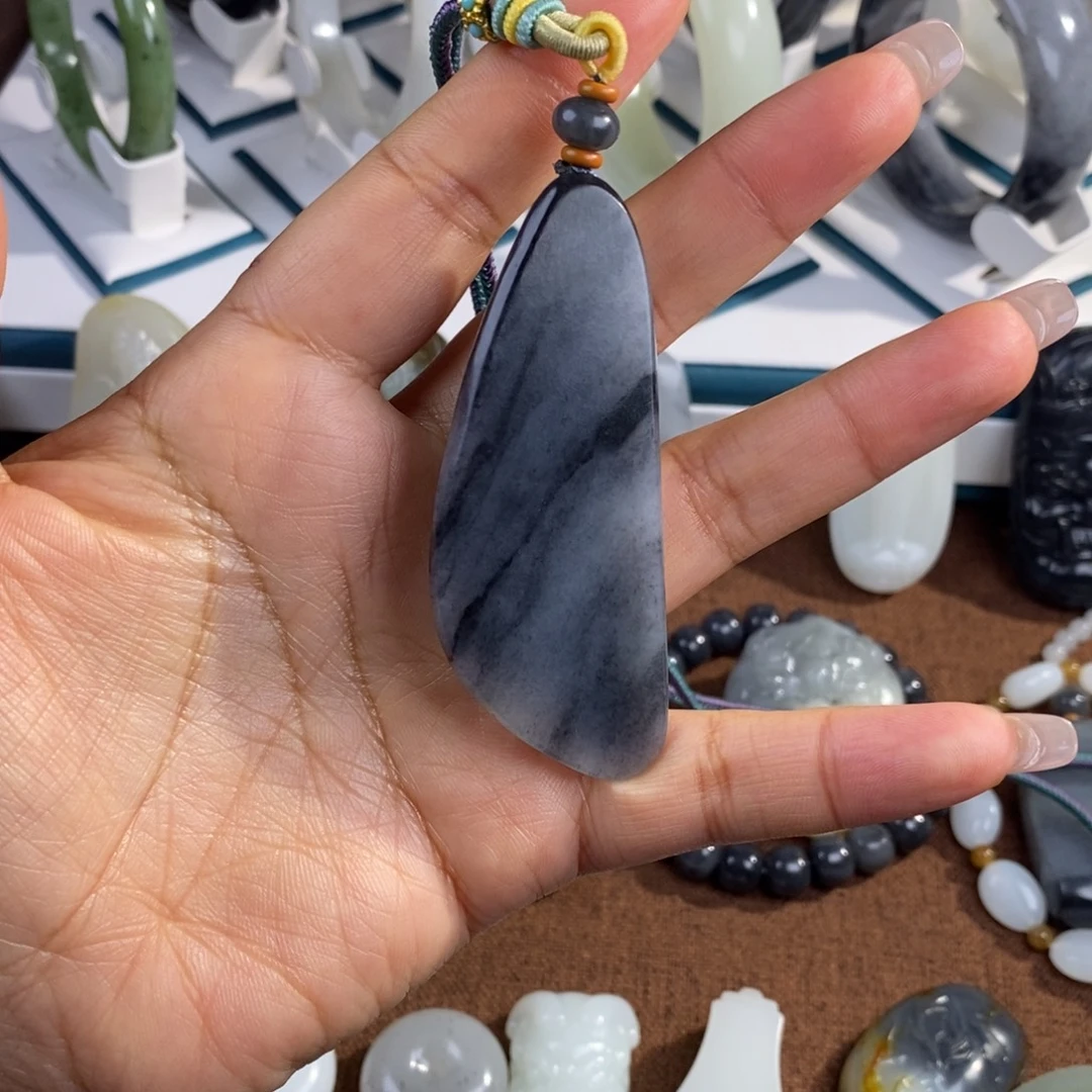 章***旧和田玉未镶嵌颈饰