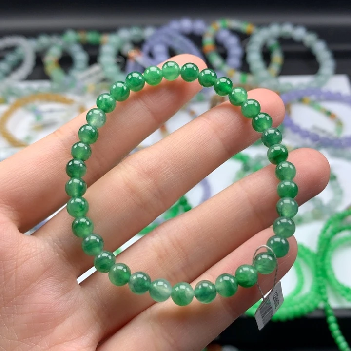 翡翠手镯未镶嵌翡翠