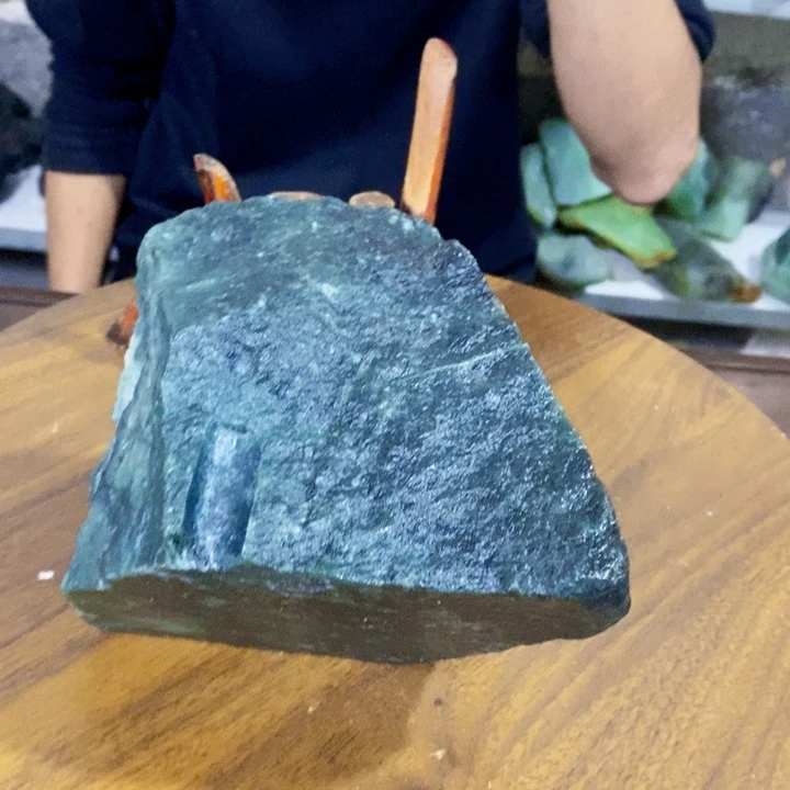 格***赢蛇纹石玉未镶嵌原石