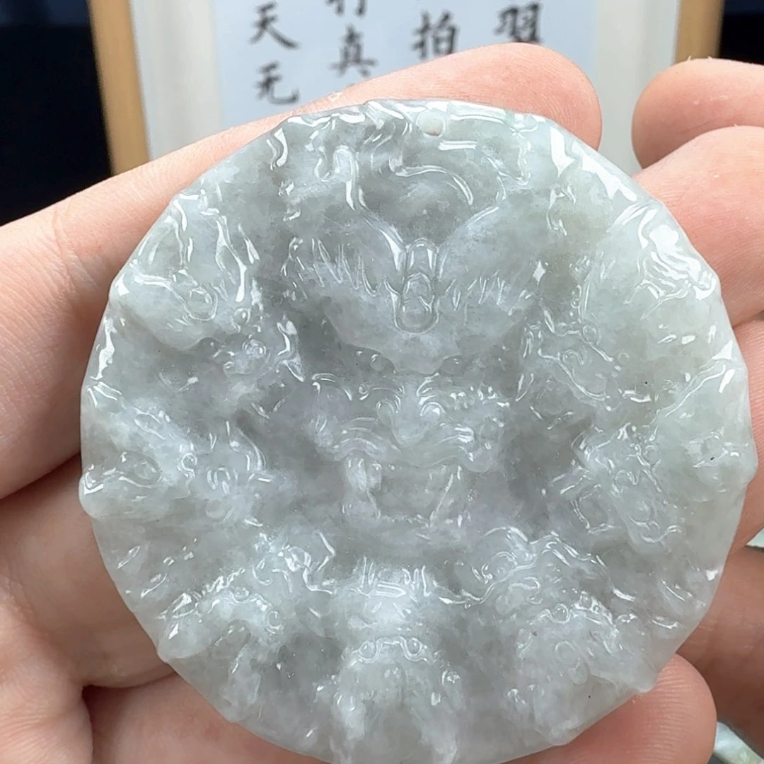 翡翠挂件未镶嵌翡翠