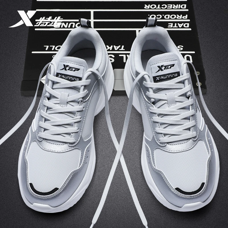 特步男鞋皮面跑步鞋秋季新款2025休闲鞋子学生旅游软底男式运动鞋