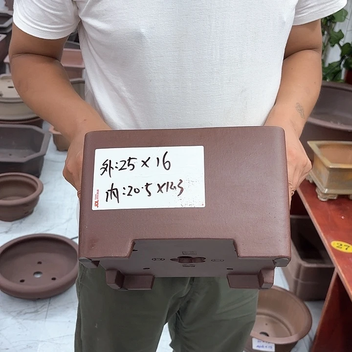 紫砂花盆紫砂的颜色很漂亮