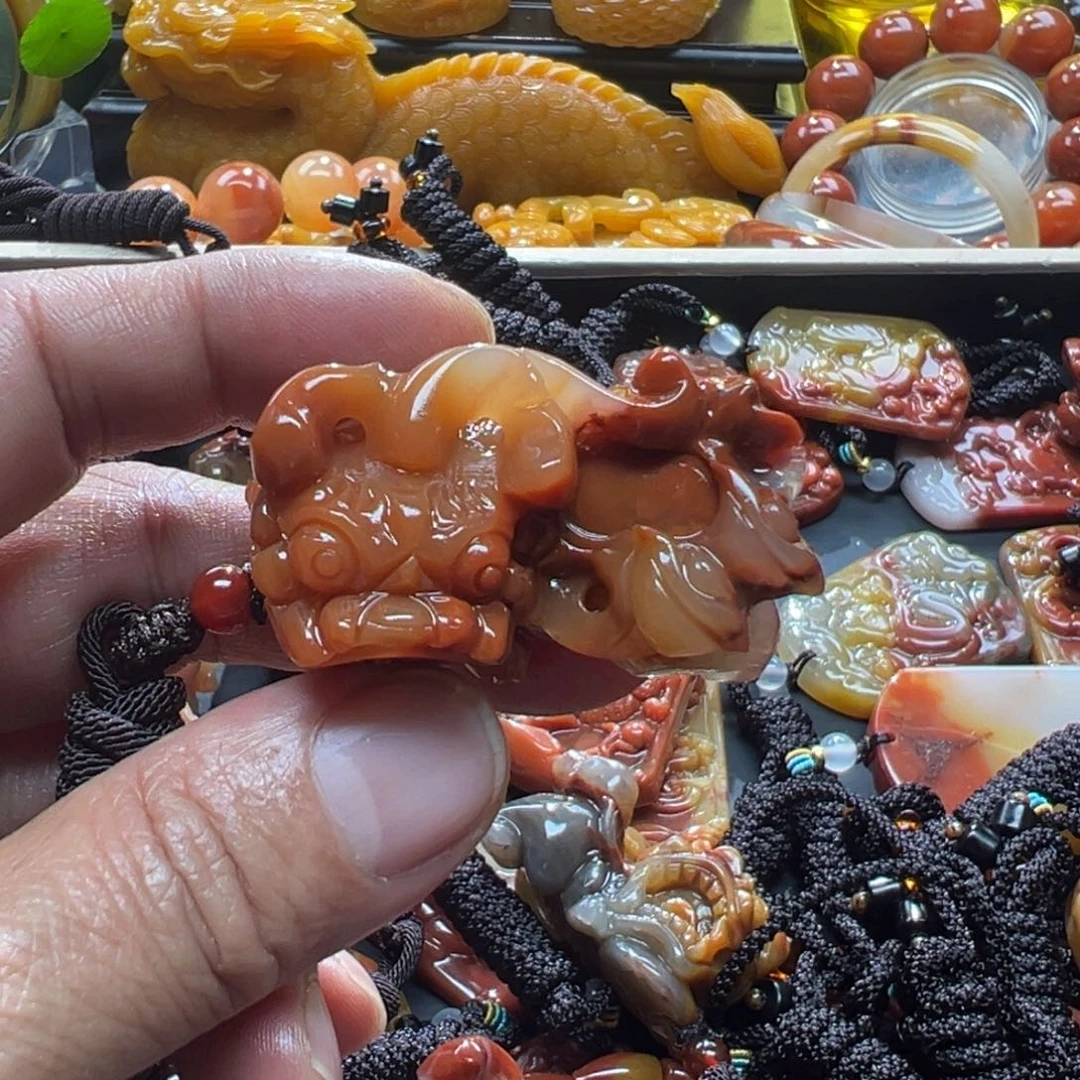 石英质玉未镶嵌颈饰