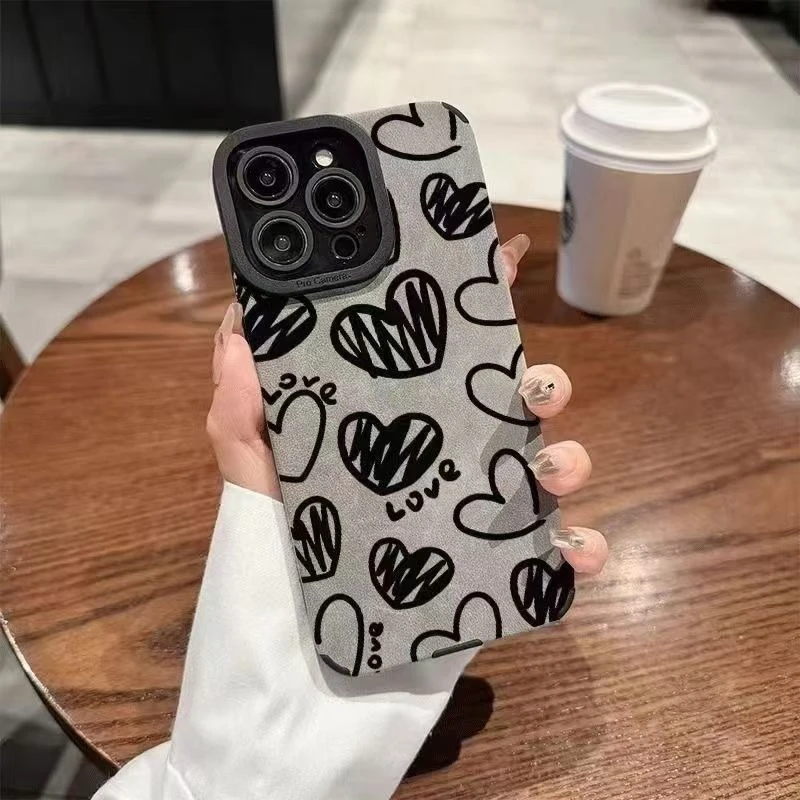 涂鸦爱心适用于iPhone16ProMax苹果手机壳耐脏全包翻毛皮防震软壳