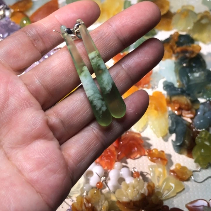 蛇纹石玉未镶嵌耳坠