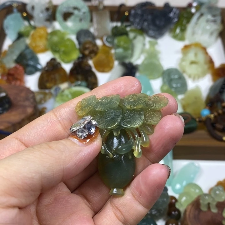 未镶嵌蛇纹石玉吊坠我***欣