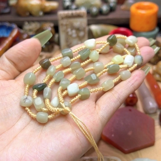 未镶嵌蛇纹石玉颈饰