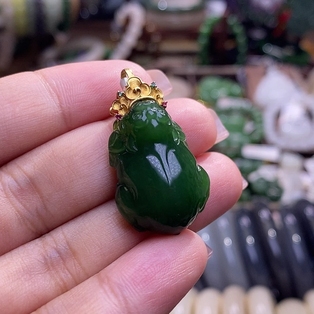 颈饰未镶嵌和田玉收藏级碧玉老矿料辣菠菜绿高冰金镶貔貅