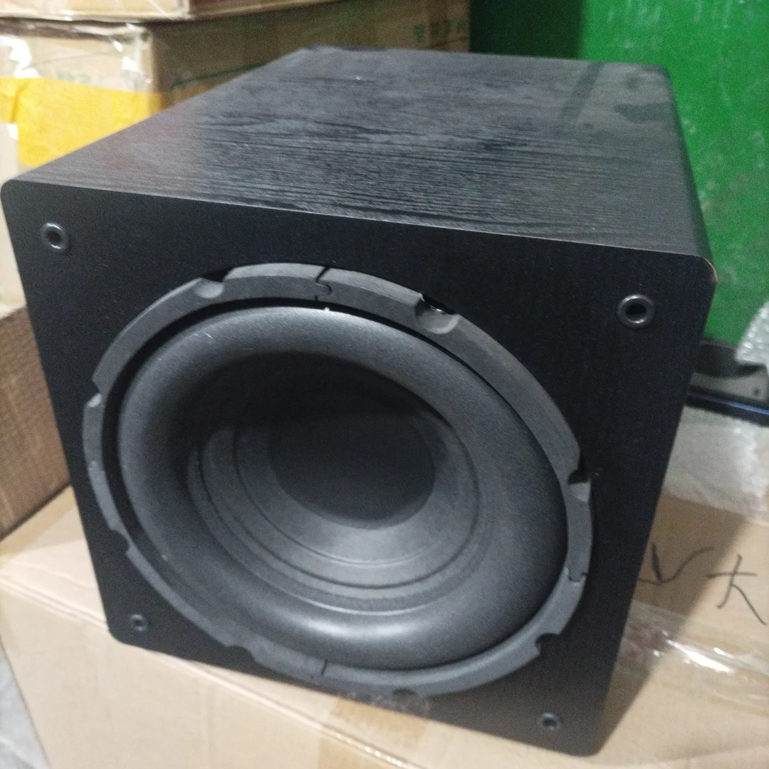 准新品  10寸无源低音炮一个。120W左右的功率。配网罩配音箱线