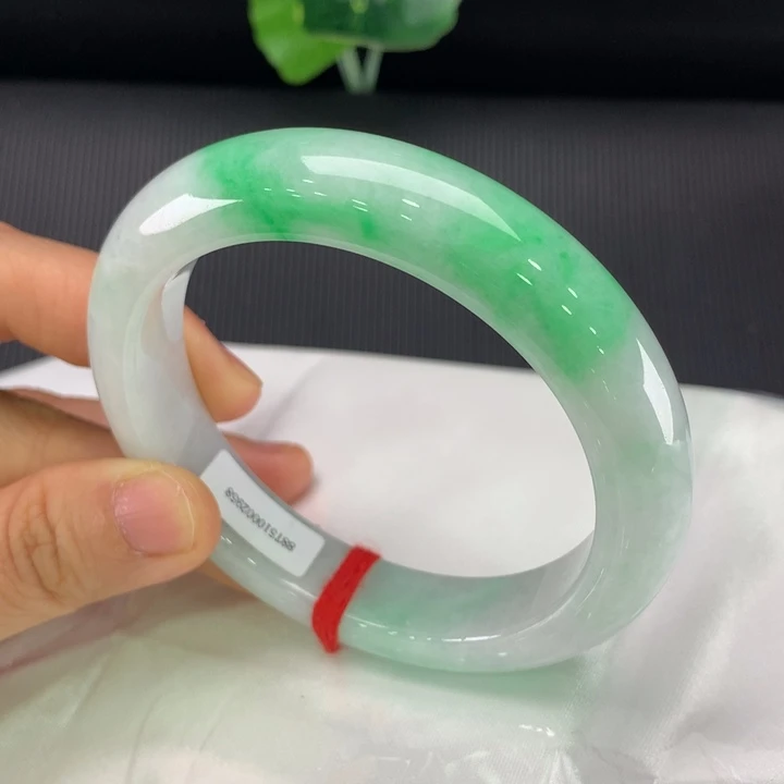 翡翠未镶嵌手镯正圈60