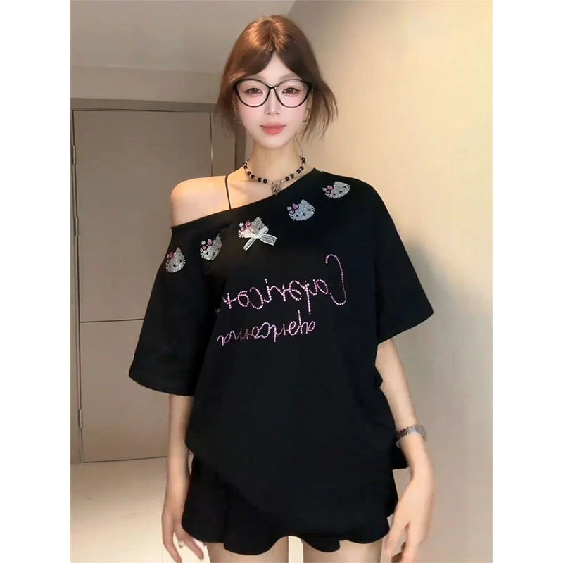 甜辣妹烫钻可爱斜肩短袖T恤女夏季设计感小众宽松露肩黑色上衣ins