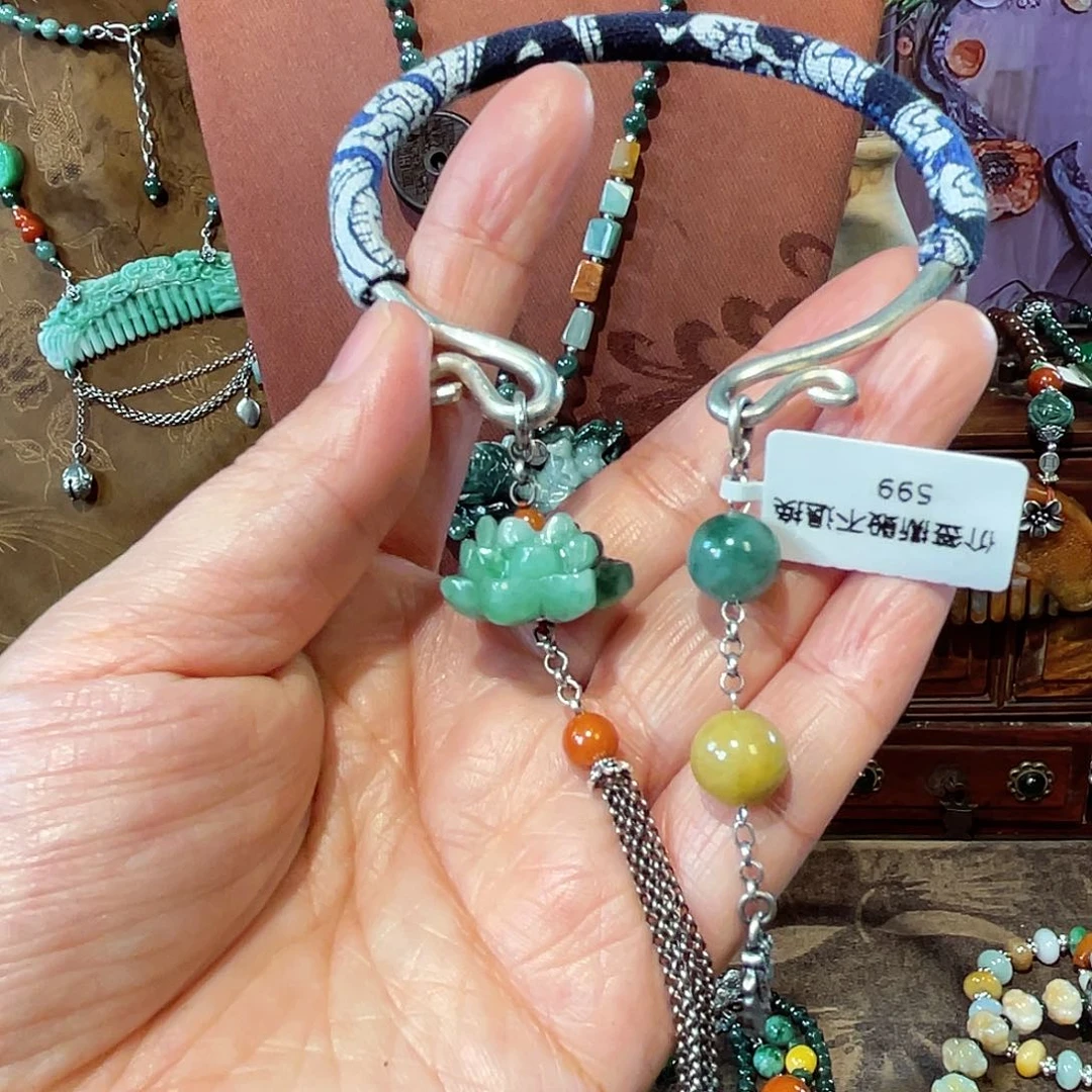 翡翠未镶嵌吊坠(赠链)